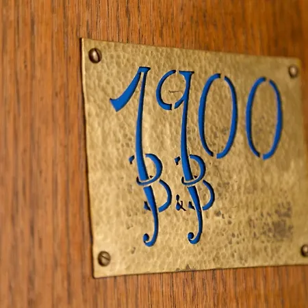 1900 *