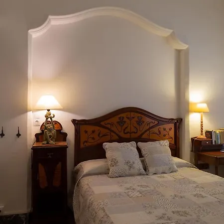 1900 Guest house *